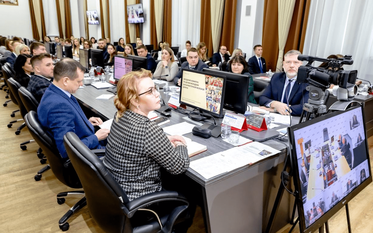 Дальневосточное управление г хабаровск. Управление ДВЖД Хабаровск. План молодежь. Хабаровск управление дорог.